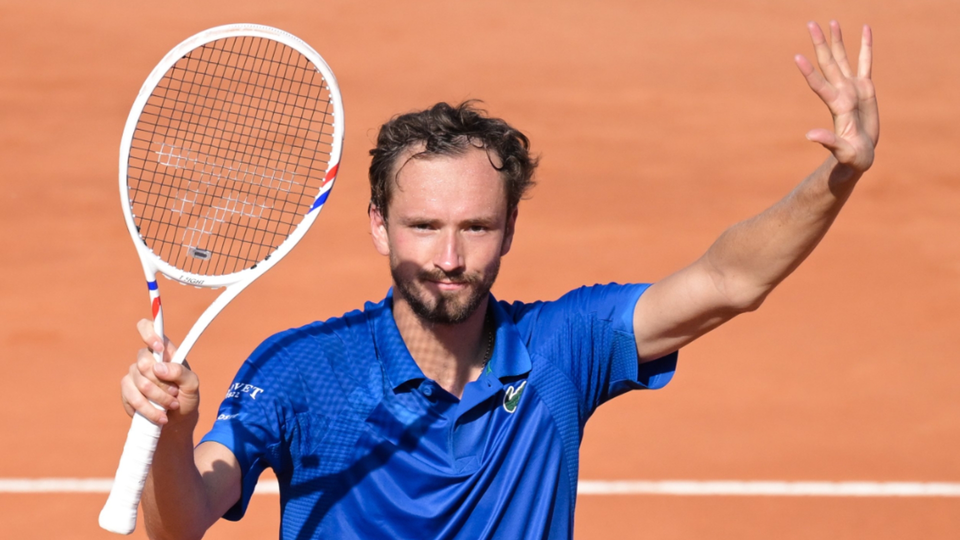 意大利网球队险胜日本网球队，梅德韦杰夫爆发神勇的简单介绍