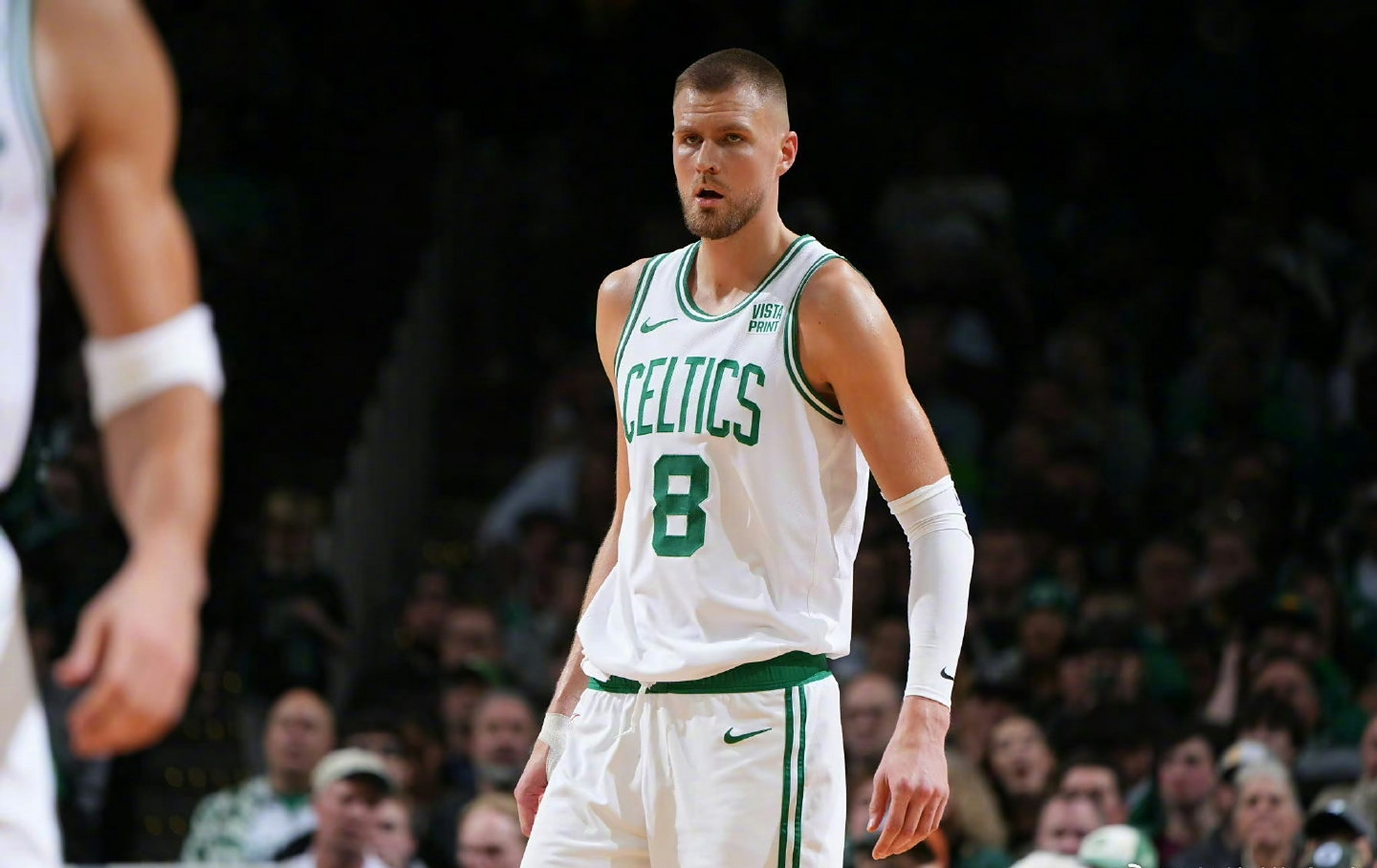 墨西哥男篮绝地反击76人，波尔津吉斯三分雨点燃全场