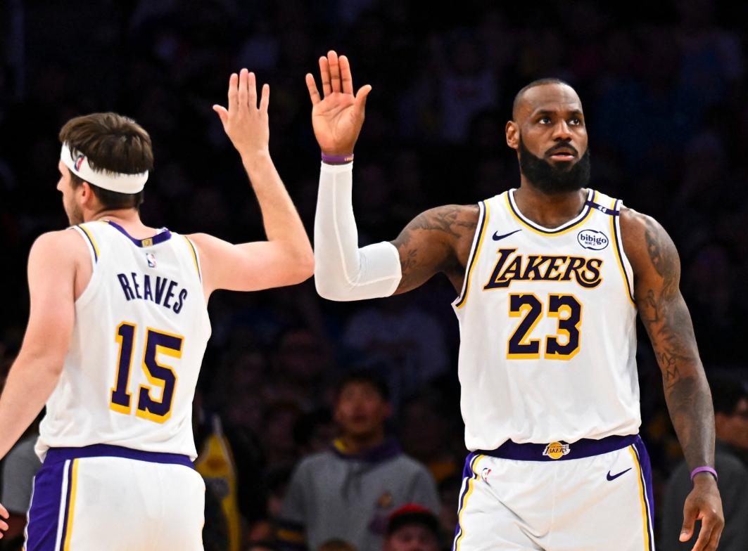 湖人爆冷黄蜂，布克打破历史纪录