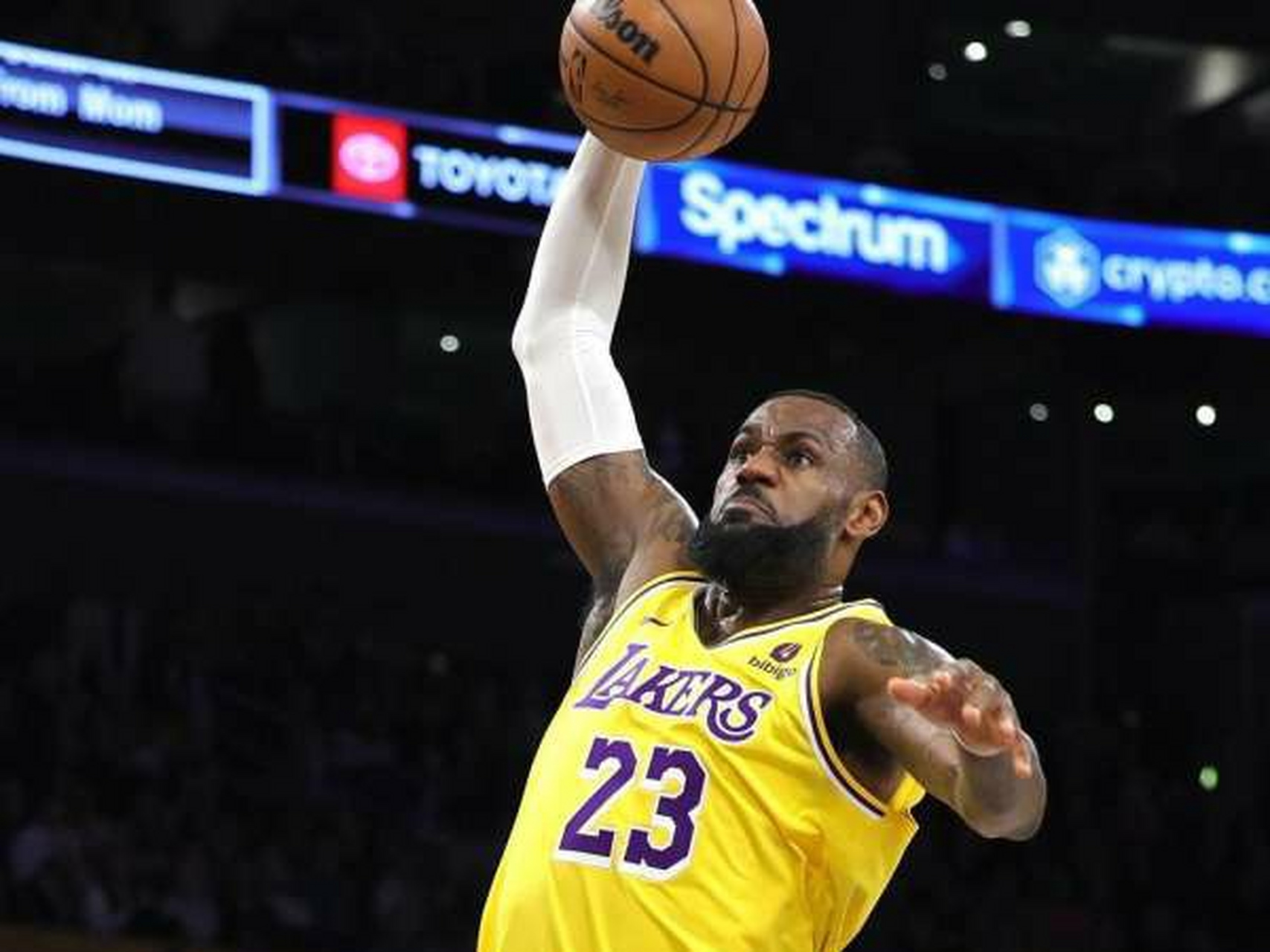 NBA超级巨星的壮举在球场上展开的简单介绍 NBA超级巨星的壮举在球场上展开的简单介绍