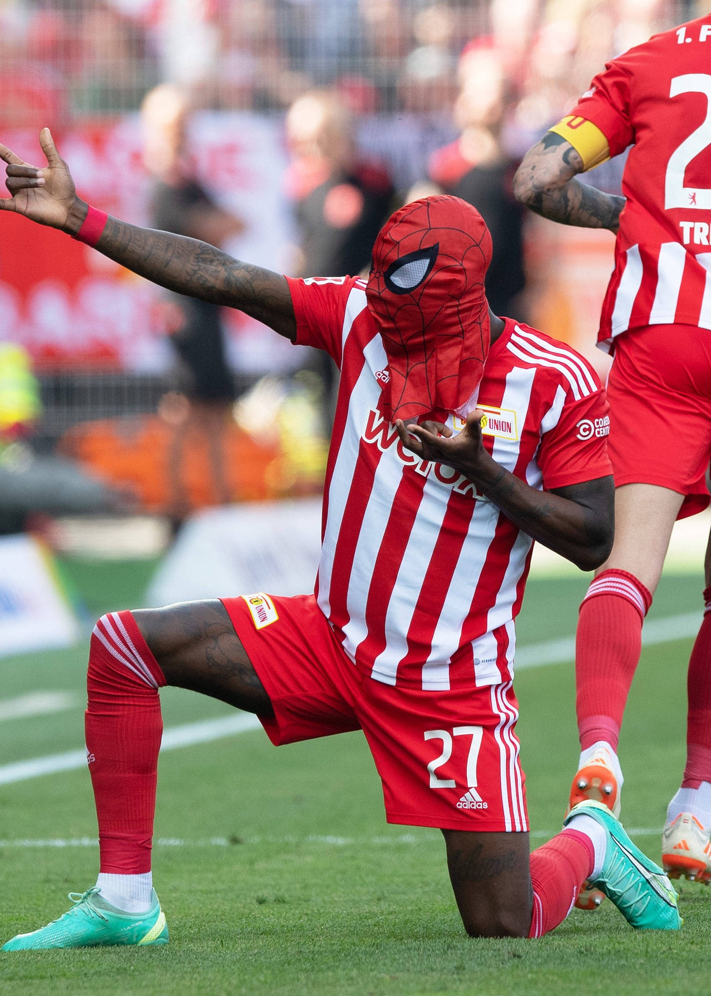 包含柏林联合在主场比赛中获得了宝贵的三分的词条