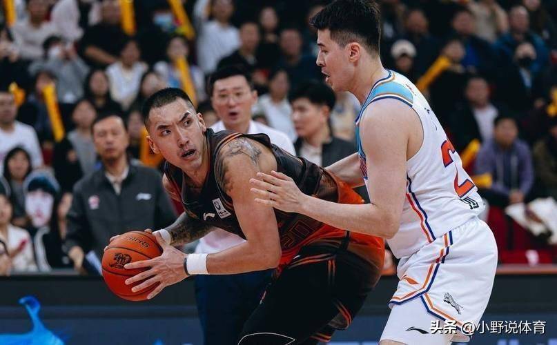 教练组在赛前做出了重大战术调整，取得了成功的简单介绍