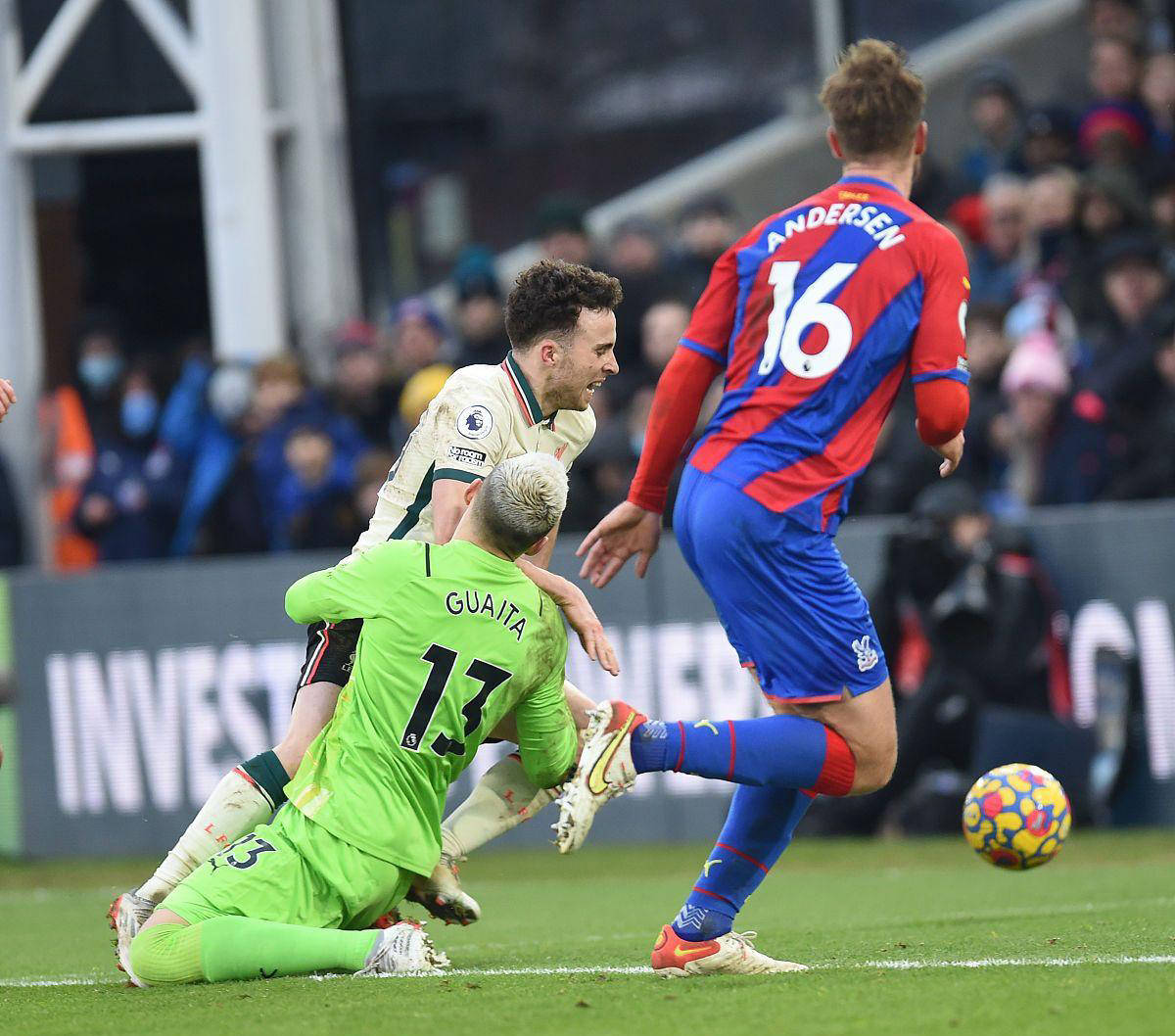 关于水晶宫主场一球小胜，凭借进球差保级的信息