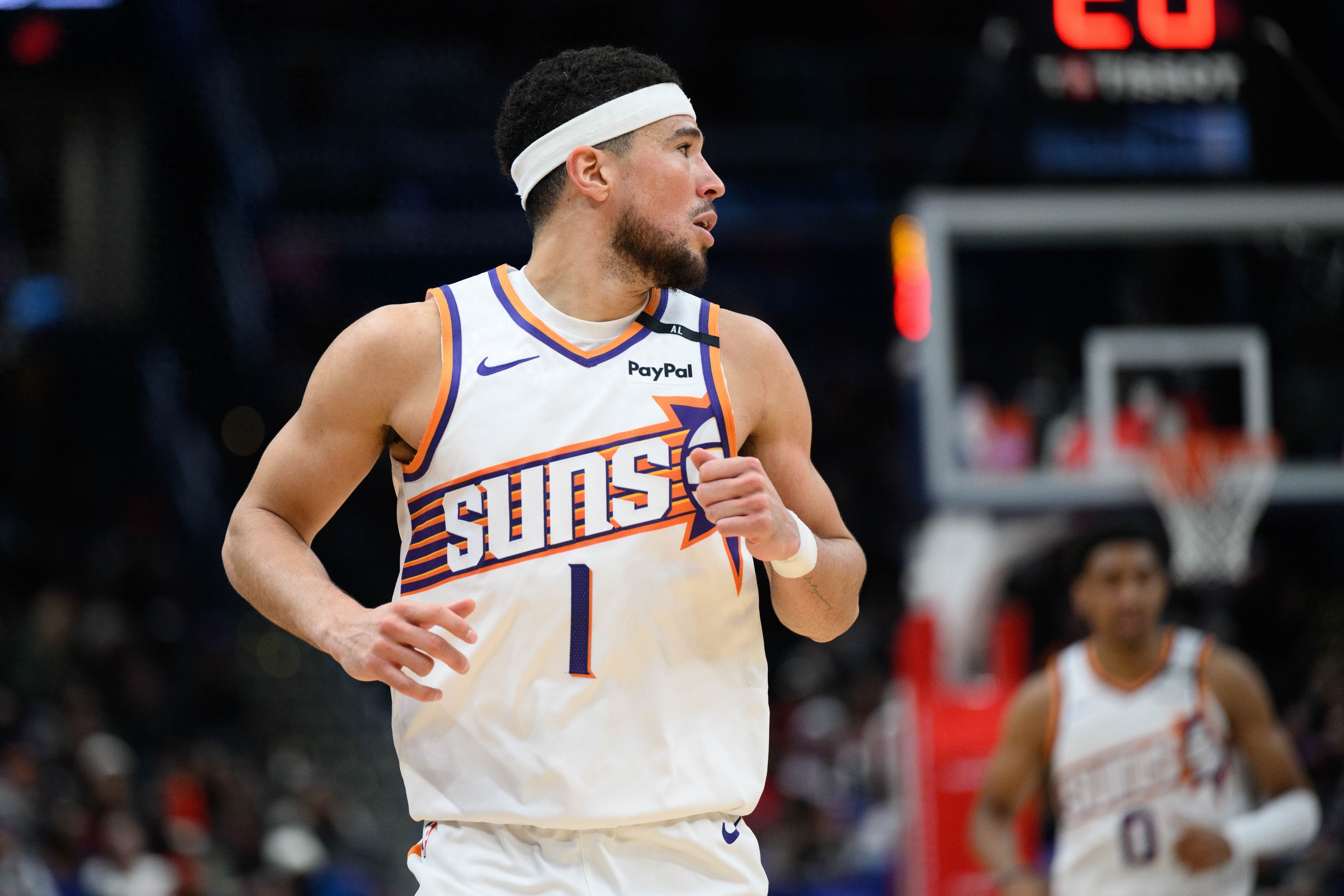 布克快攻破拒,为球队赢下激烈比赛!的简单介绍 布克快攻破拒,为球队赢下激烈比赛!的简单介绍