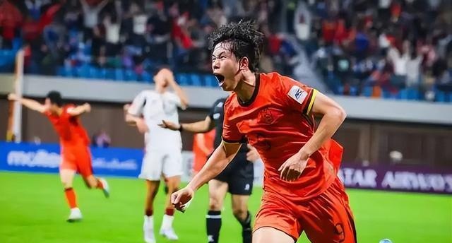 关于申花客场不敌鲁能，奥斯卡破门但未能帮助球队获胜的信息