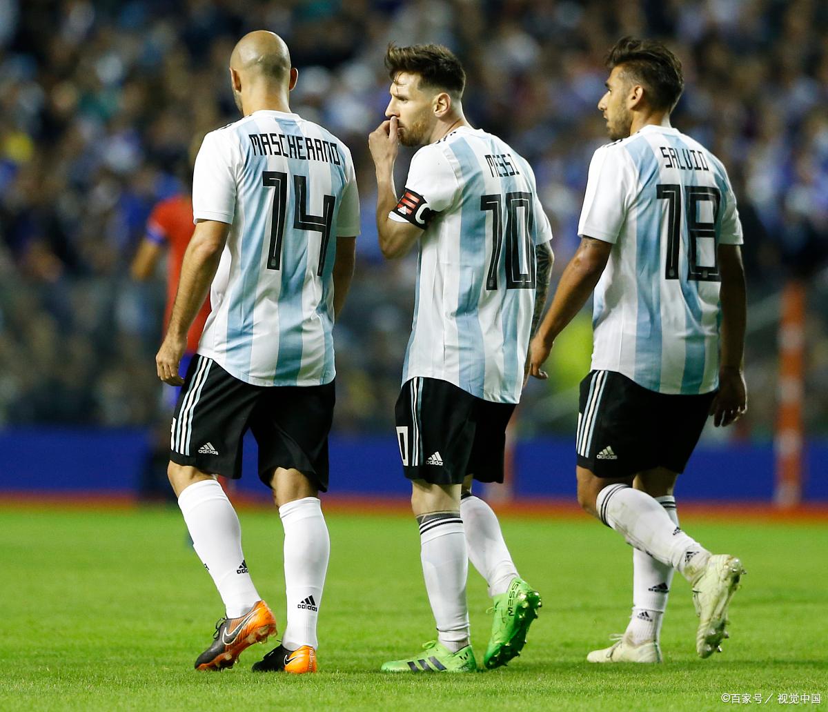 乌拉圭足球比赛中斩获胜利，领跑赛场的简单介绍