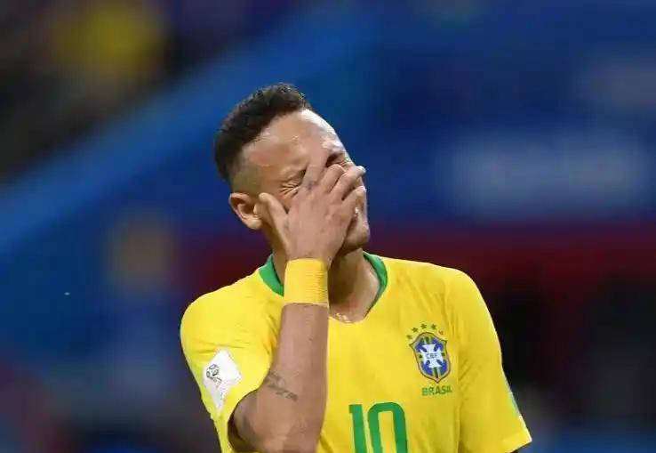 包含南美洲杯赛中一位球星因伤缺席关键比赛的词条