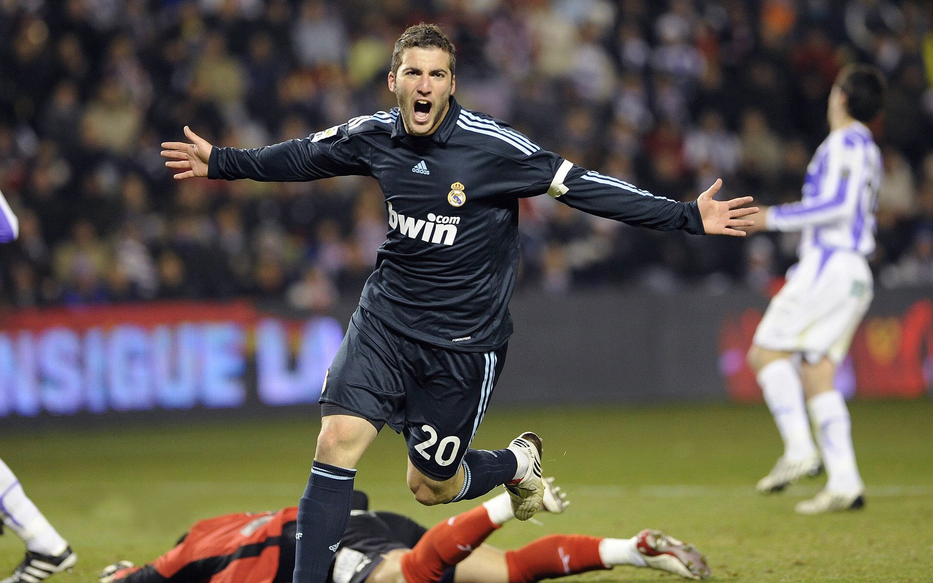 阿圭罗爆发与爱尔兰打穿那不勒斯，足球世界里的唯一性瞬间