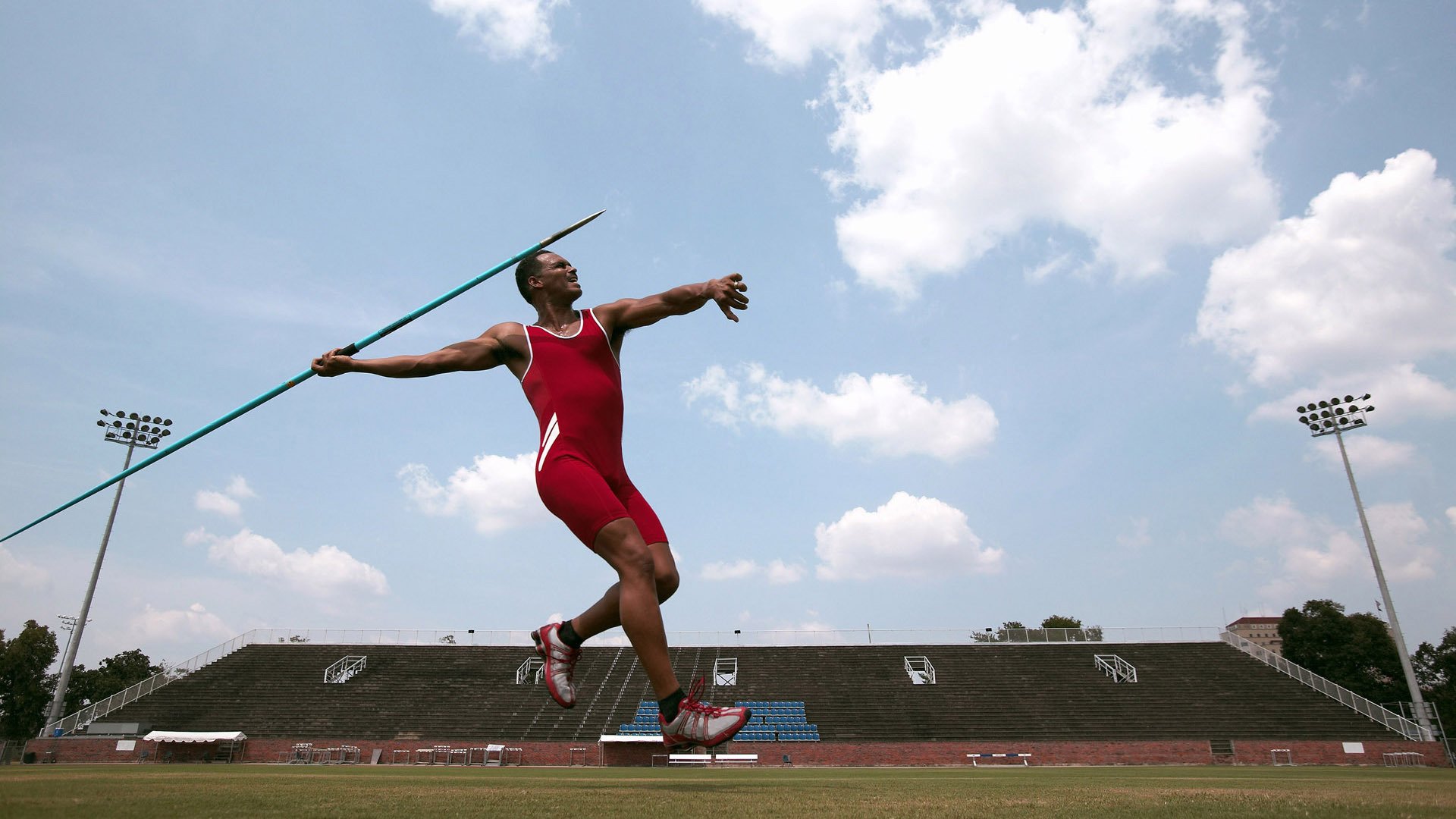 塔图姆刷新纪录之夜，爵士轻取青岛队背后的篮球全球化浪潮