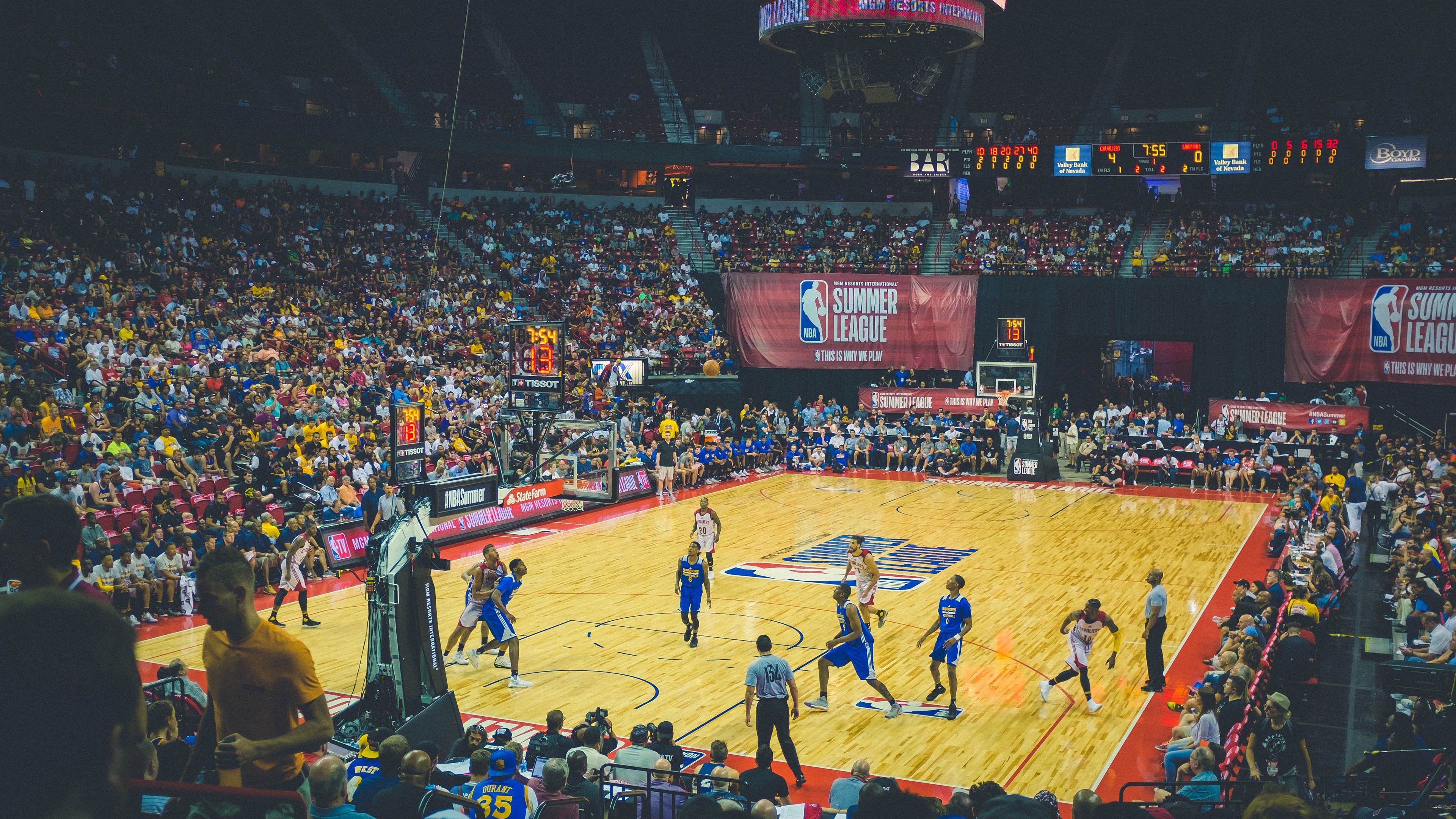 窒息之夜，布克用一场压制级表演，重写NBA季后赛的胜负法则